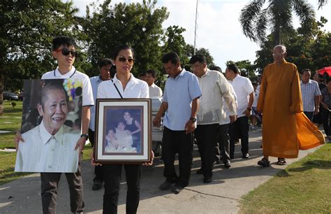 Lauro Vizconde to be buried in same grave with family Wednesday.